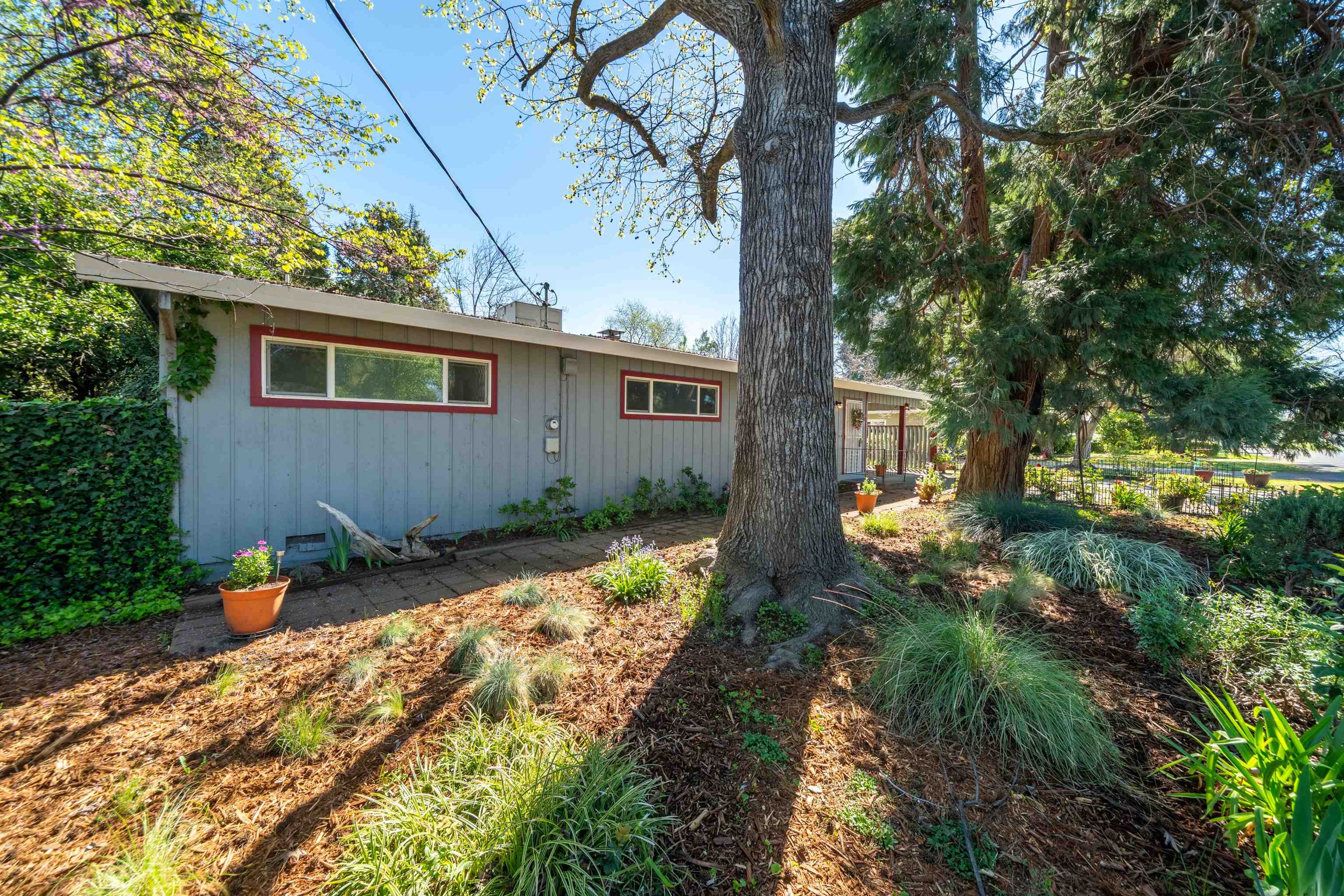 3081 Henderson Road Redding, CA 96002 - Photo 1 of 38