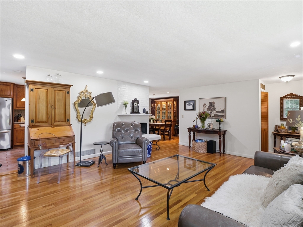 77 Old Stage Road Chelmsford, MA 01824 - Photo 3 of 40
