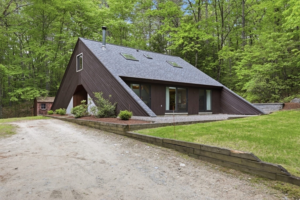 39 Hog Hill Road Pepperell, MA 01463 - Photo 1 of 42 Gallery Image 1