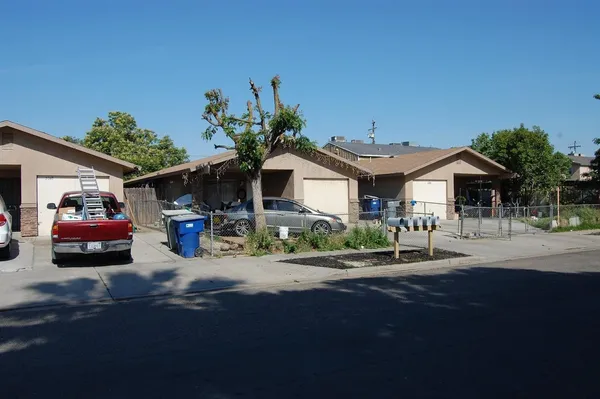 a car parked in front of white house