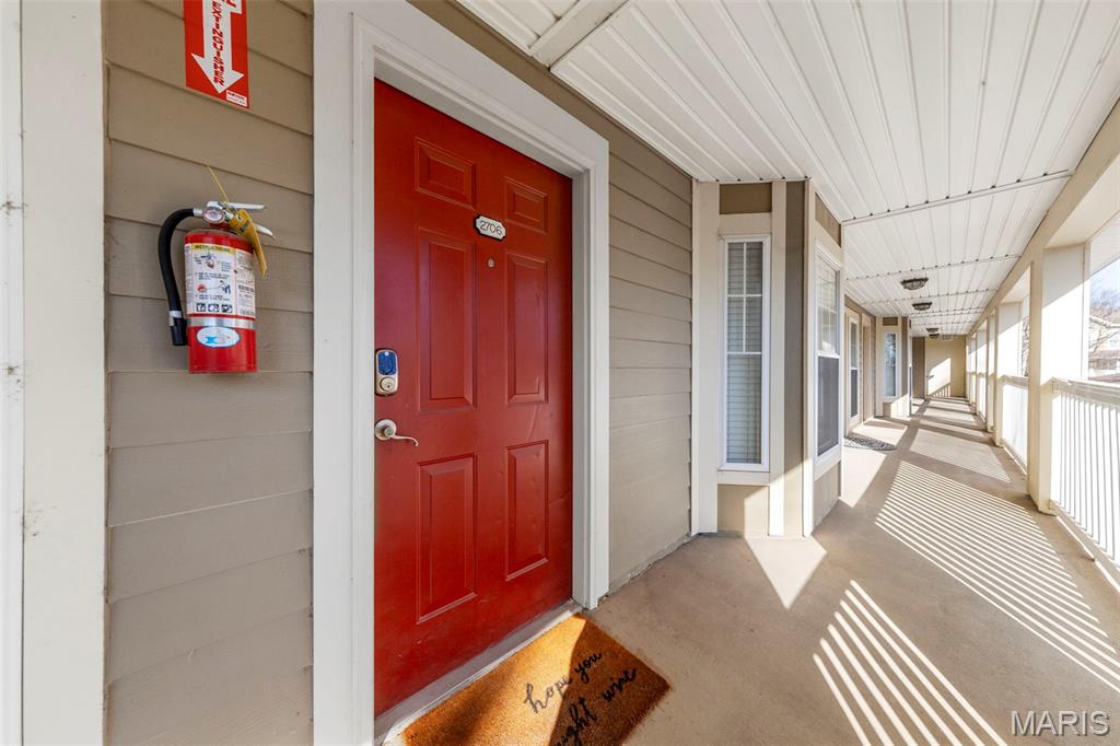 2706 Mcknight Crossing Court St. Louis, MO 63119 - Photo 2 of 20