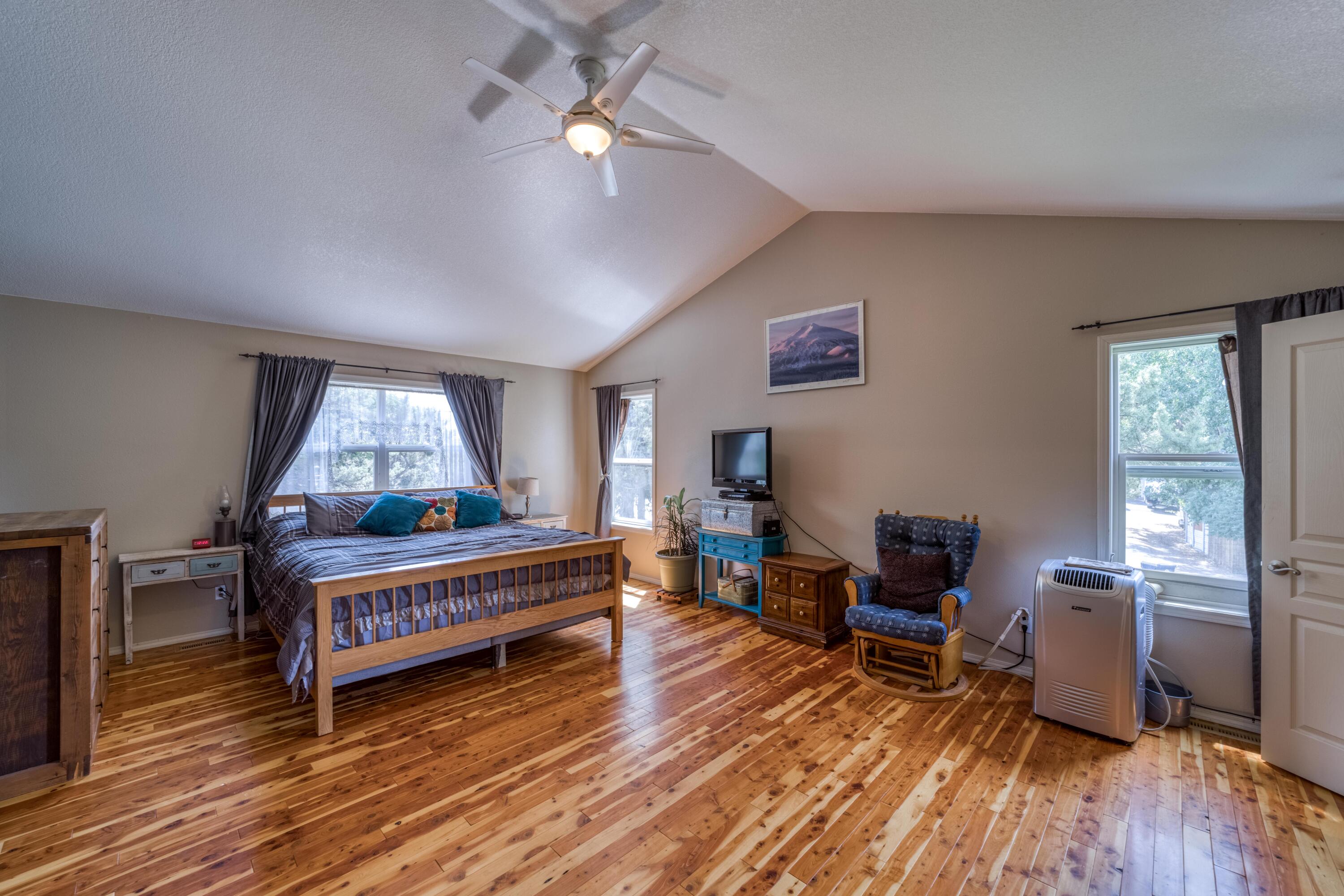 62799 Eagle Road Bend, OR 97701 - Photo 20 of 38 Master Bedroom