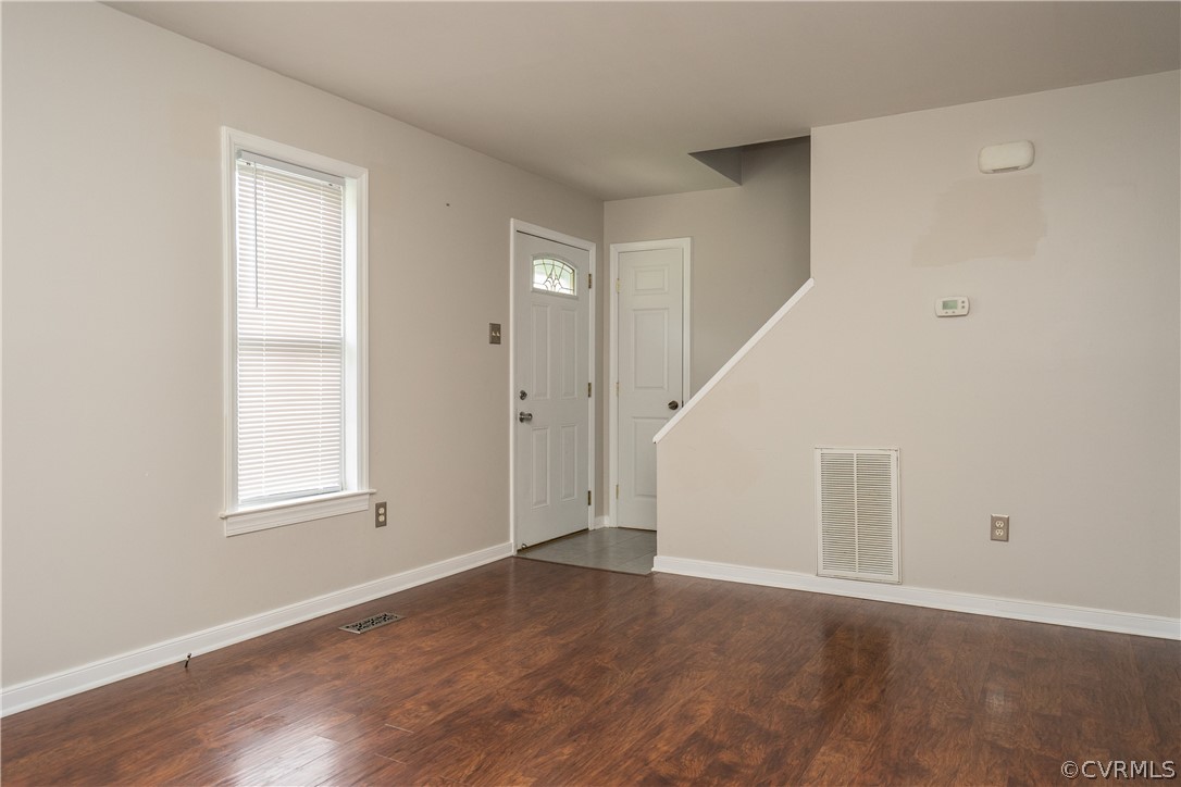 9112 Vaughan Road Petersburg, VA 23805 - Photo 3 of 21 Gallery Image 3