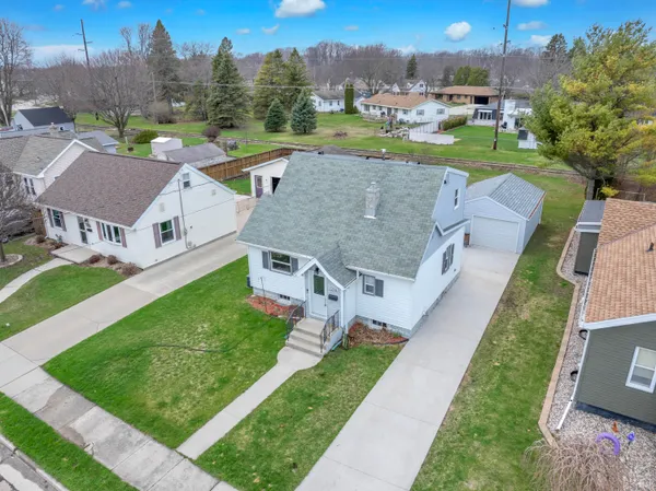 $225,000 | 1216 Arlington Avenue, Manitowoc, WI 54220