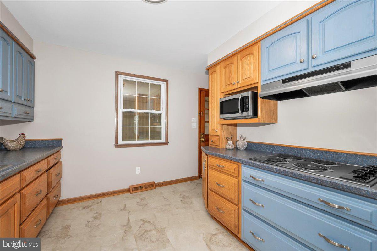 10508 Sweepstakes Road Damascus, MD 20872 - Photo 11 of 46 a kitchen with granite countertop a stove and a sink