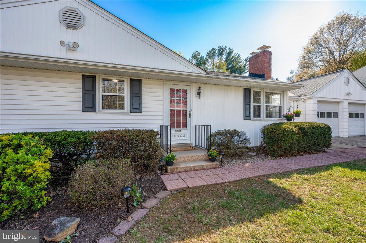 10508 Sweepstakes Road Damascus, MD 20872 - Photo 2 of 46 a front view of a house with garden