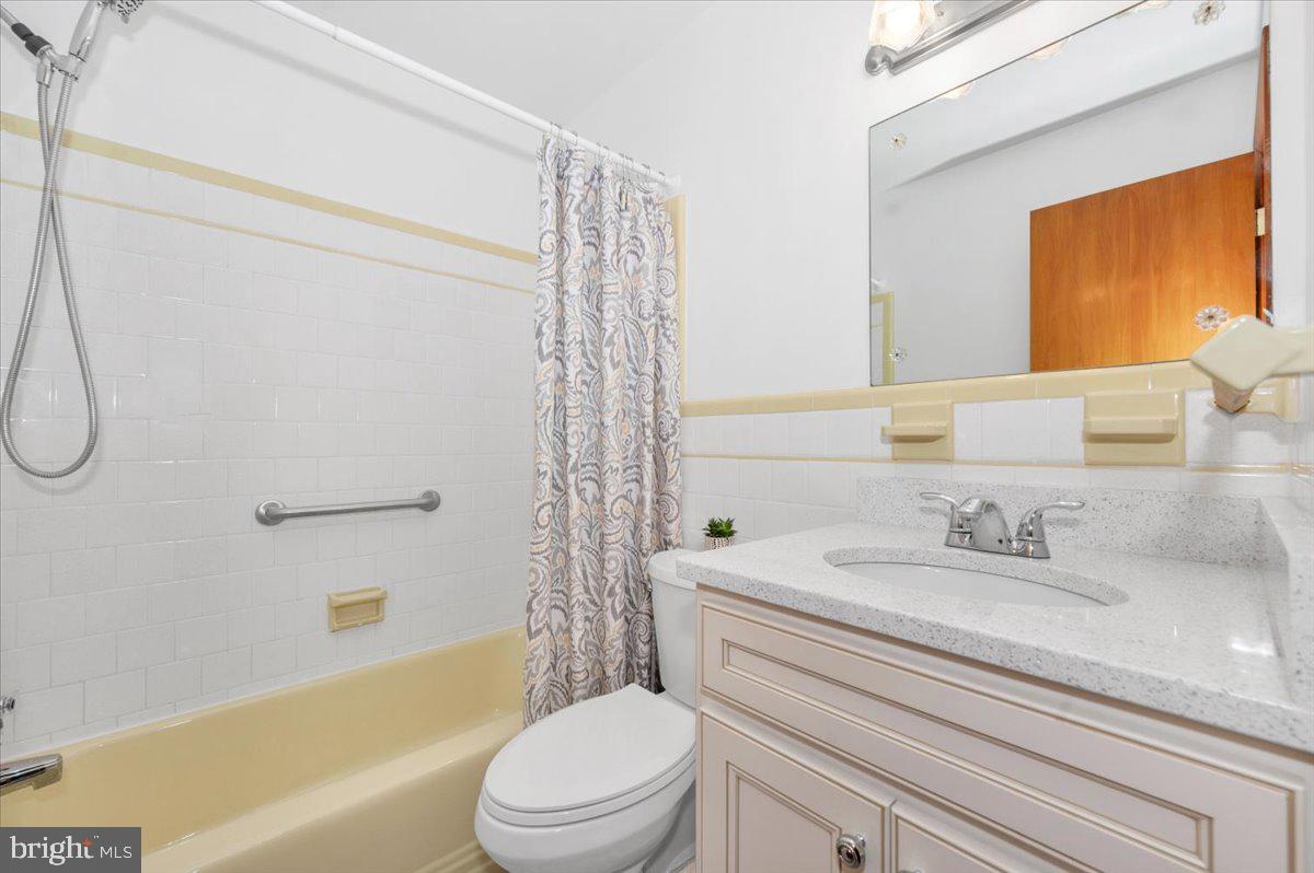 10508 Sweepstakes Road Damascus, MD 20872 - Photo 22 of 46 a bathroom with a sink a toilet and a bathtub