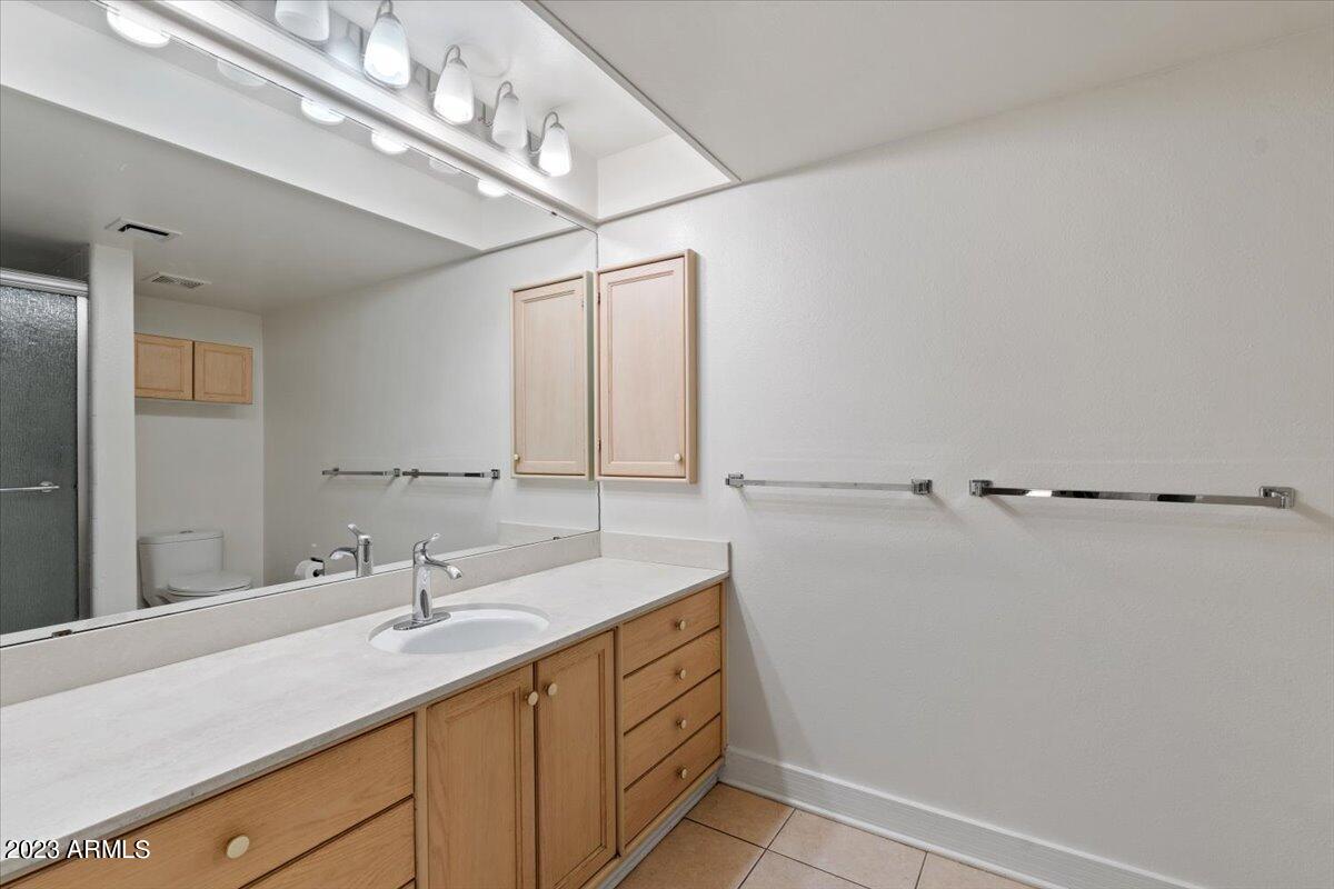 3736 East Montecito Avenue Phoenix, AZ 85018 - Photo 13 of 18 2nd bath