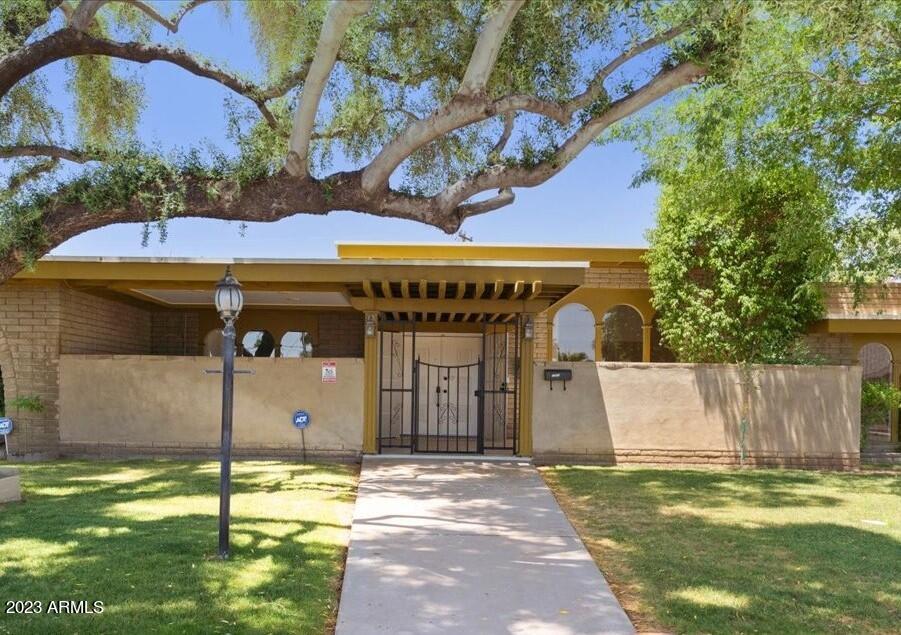 3736 East Montecito Avenue Phoenix, AZ 85018 - Photo 2 of 18 Spacious Town home
