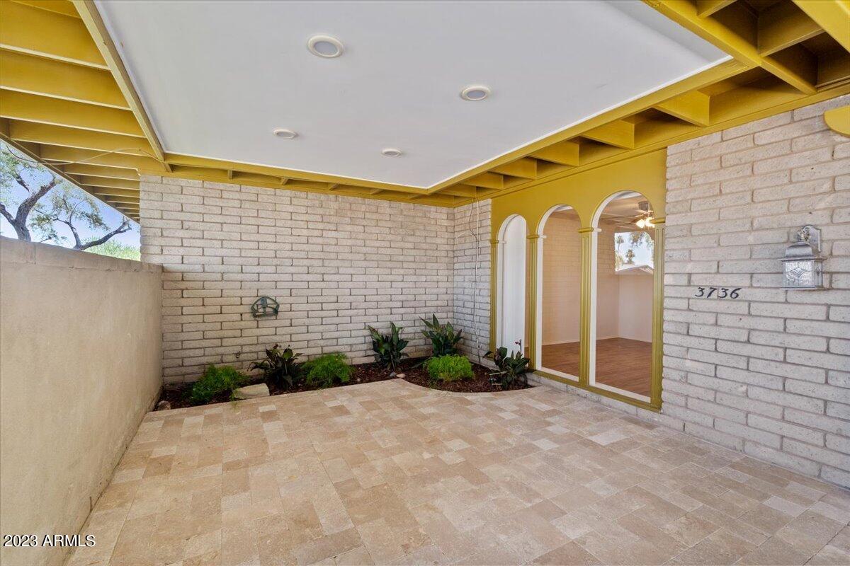 3736 East Montecito Avenue Phoenix, AZ 85018 - Photo 3 of 18 Covered front courtyard