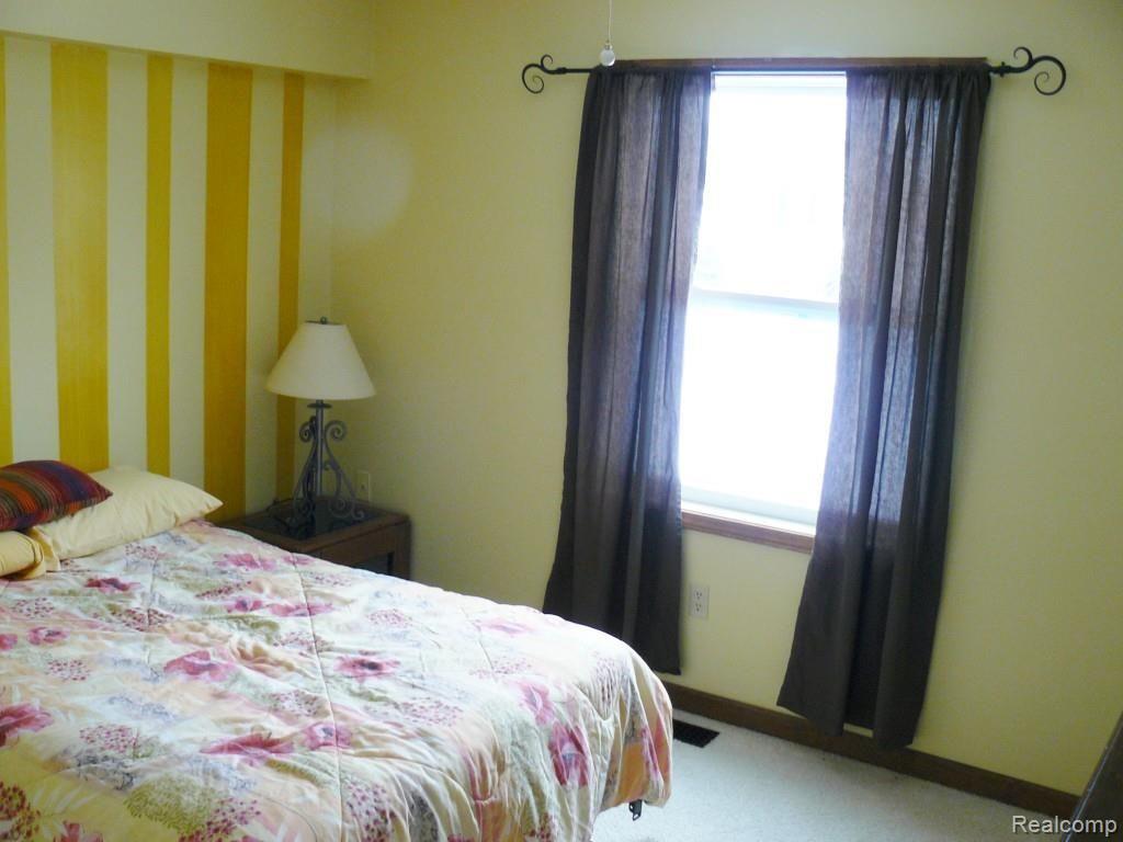7180 McGuire Road Fenton, MI 48430 - Photo 31 of 50 3rd Bedroom with walk-in closet