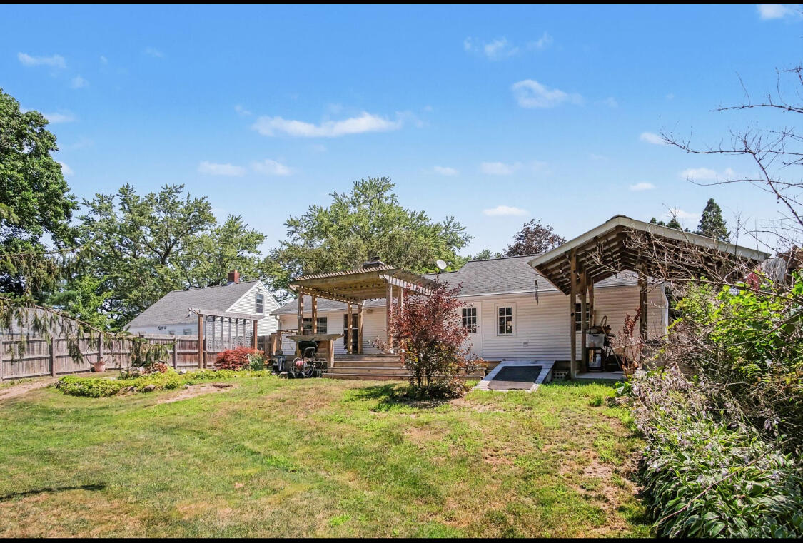 1017 Pearl Street Belding, MI 48809 - Photo 5 of 30 IMG_6935