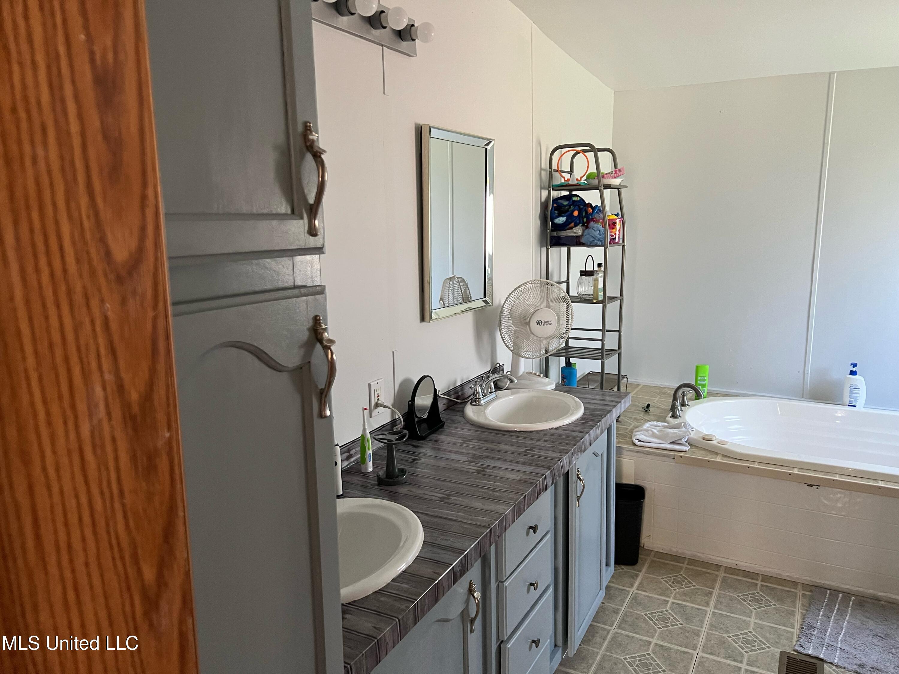 116 Lakeshore Road, Unit A Pelahatchie, MS 39145 - Photo 10 of 11 lakeshorebath