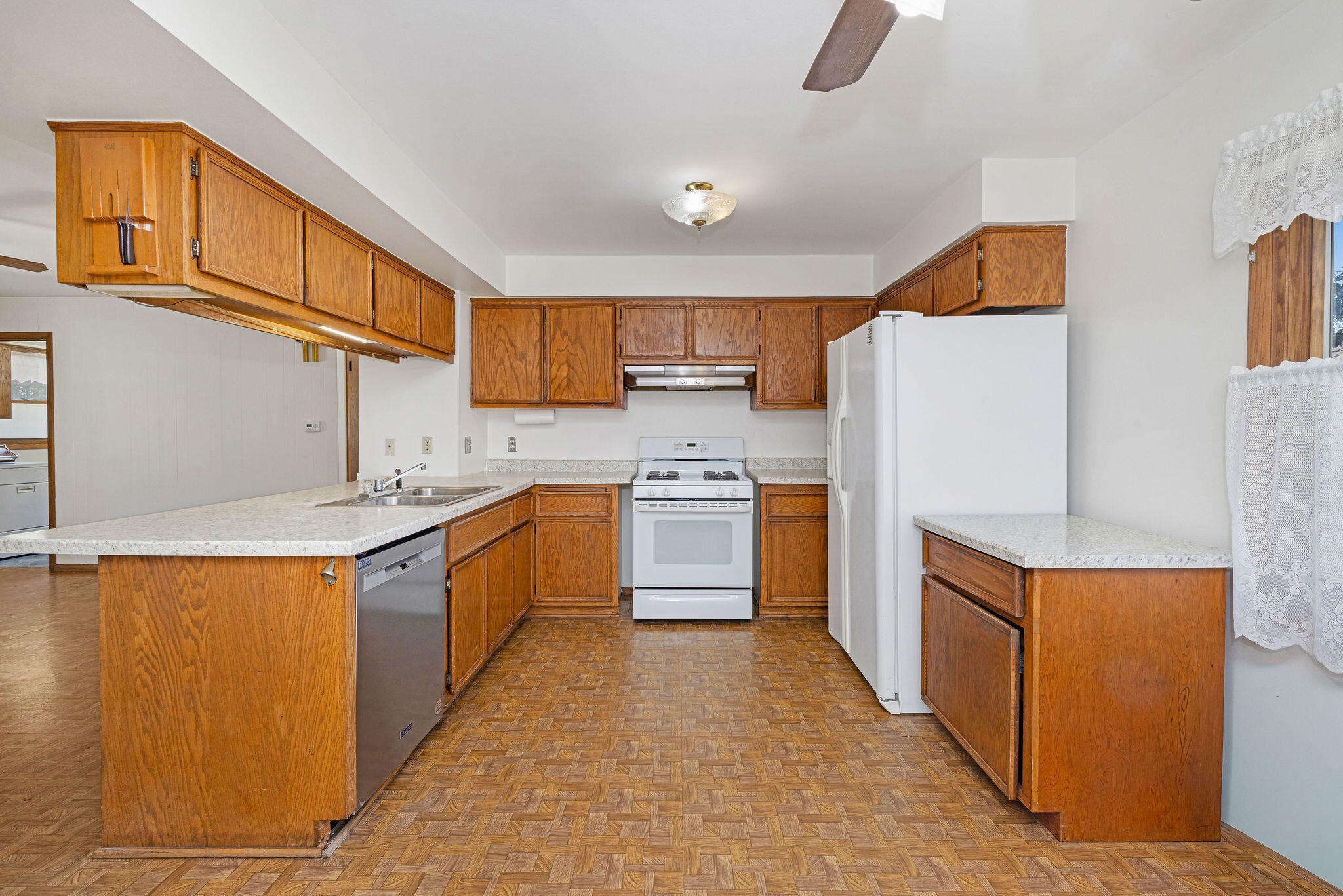 5401 West Cold Spring Road Greenfield, WI 53220 - Photo 5 of 22 223A4289