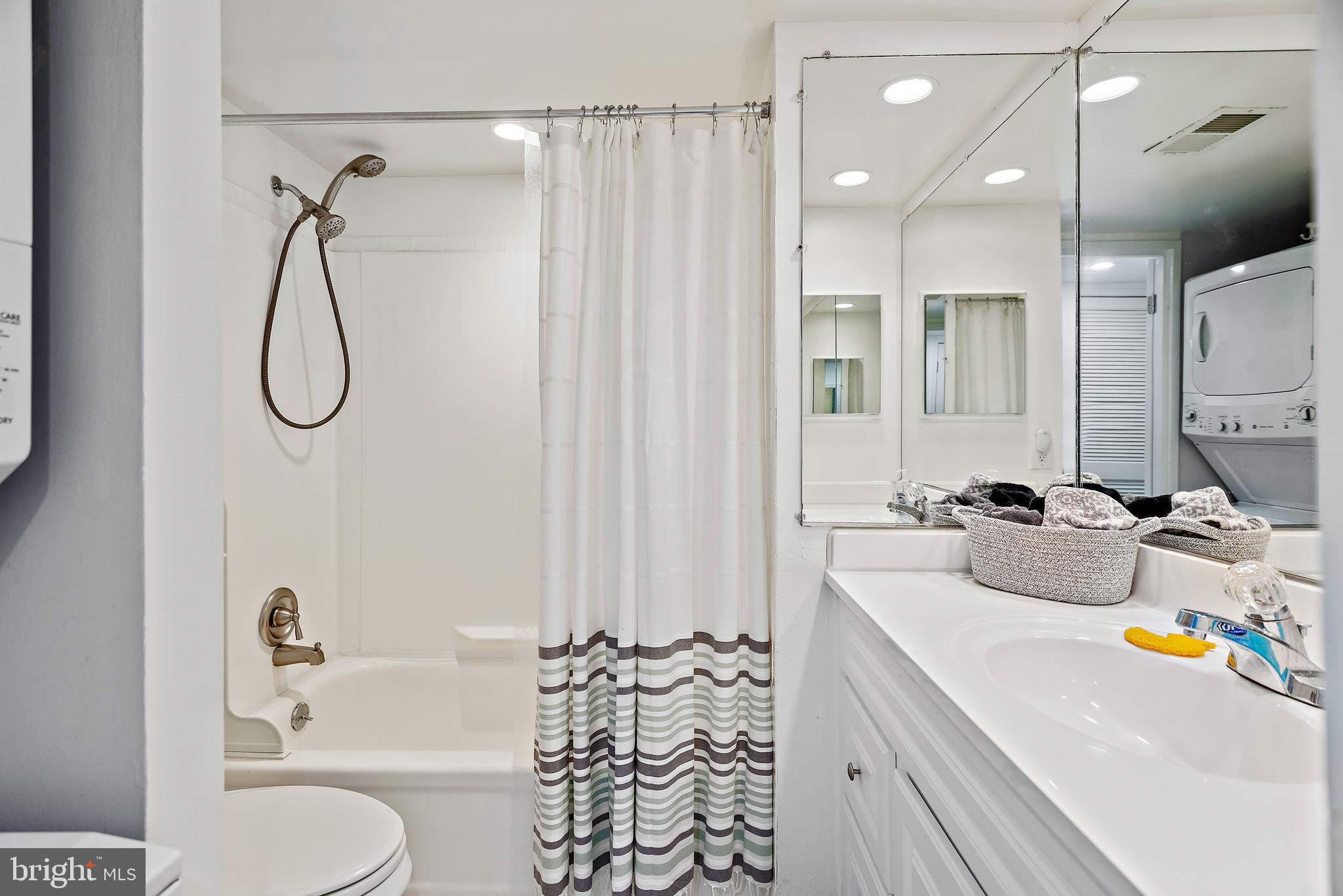 5707 Harpers Farm Road, Unit A Columbia, MD 21044 - Photo 18 of 30 a bathroom with a tub sink and mirror