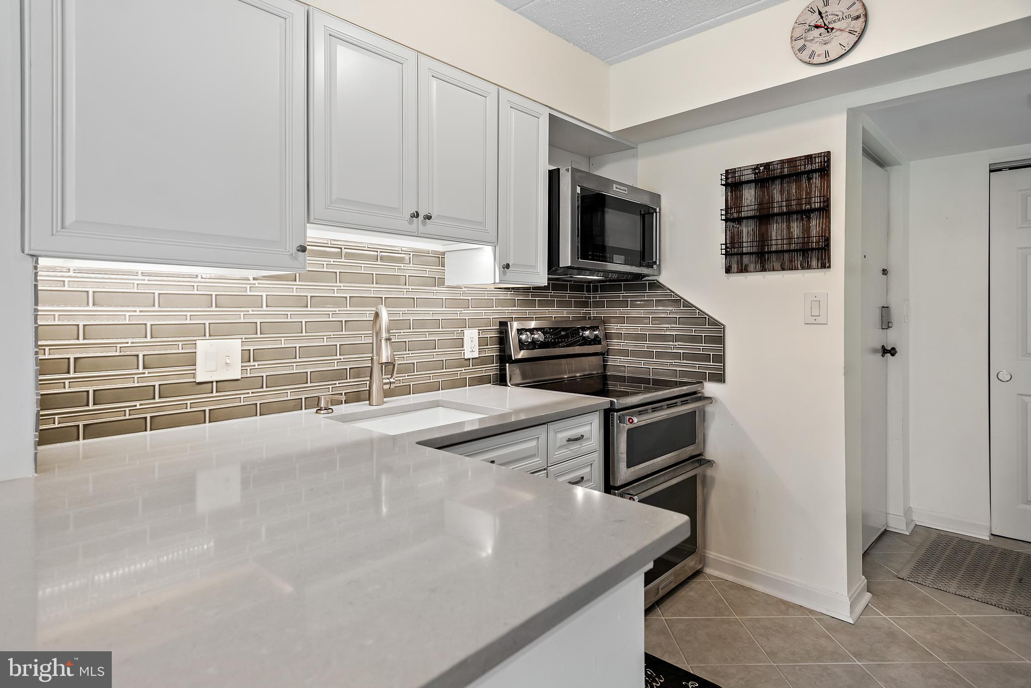 5707 Harpers Farm Road, Unit A Columbia, MD 21044 - Photo 5 of 30 a kitchen with a appliances and cabinets