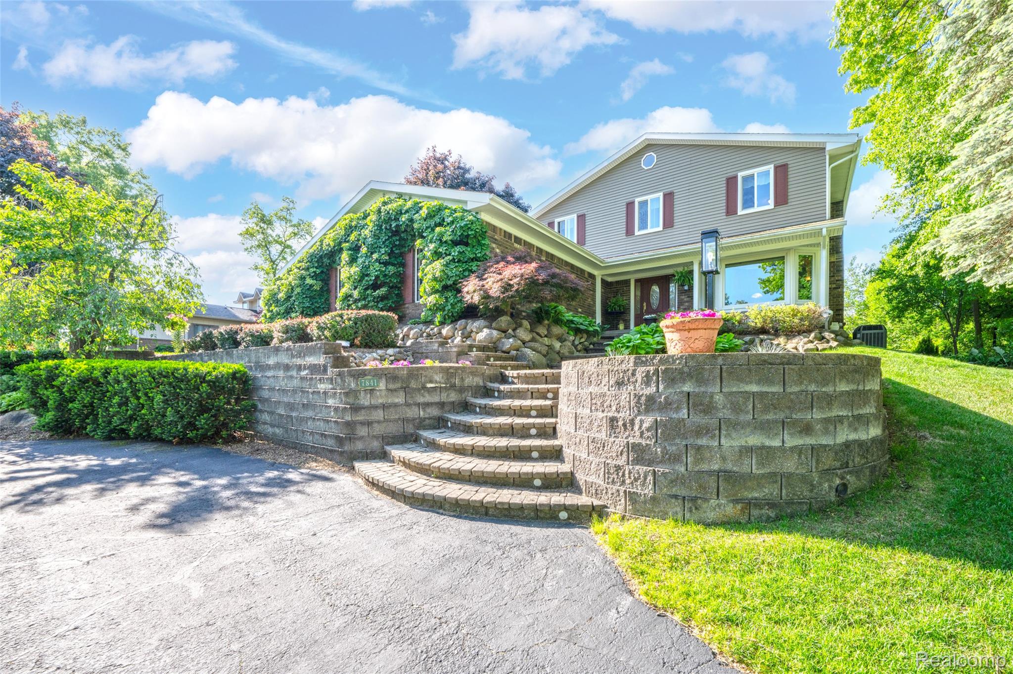 7841 Rampart Trail Waterford, MI 48327 - Photo 4 of 27 7841 Rampart Trail Waterford non HDR-4.jpg
