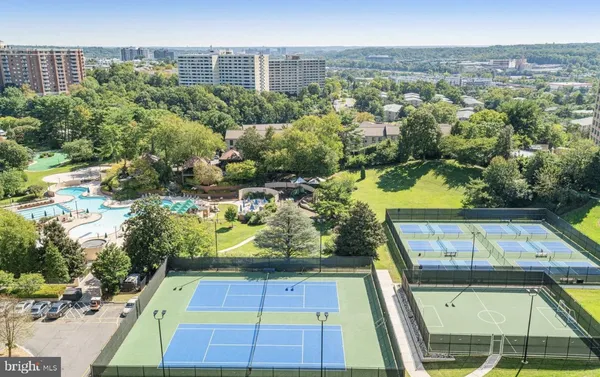 $374,888 | 307 Yoakum Parkway, Unit 706, Alexandria, VA 22304