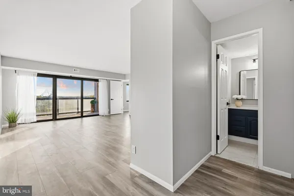 $374,888 | 307 Yoakum Parkway, Unit 706, Alexandria, VA 22304