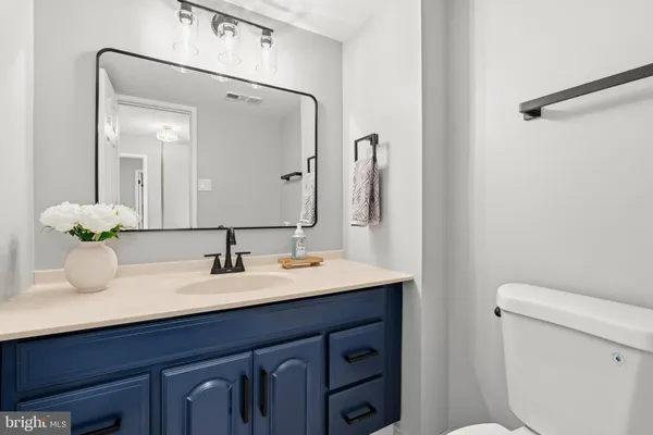 $374,888 | 307 Yoakum Parkway, Unit 706, Alexandria, VA 22304