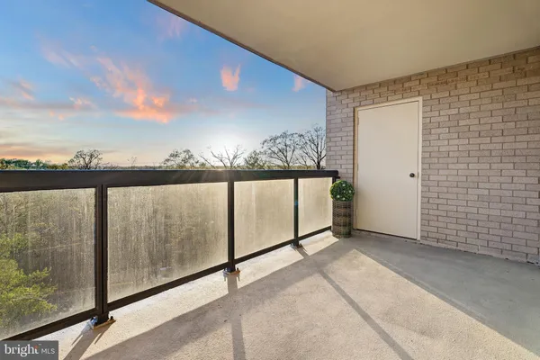 $374,888 | 307 Yoakum Parkway, Unit 706, Alexandria, VA 22304