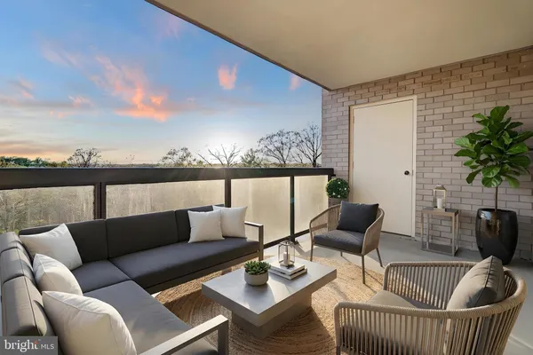 $374,888 | 307 Yoakum Parkway, Unit 706, Alexandria, VA 22304