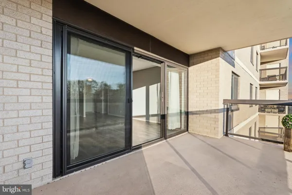 $374,888 | 307 Yoakum Parkway, Unit 706, Alexandria, VA 22304