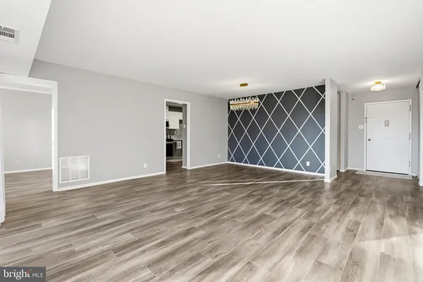 $374,888 | 307 Yoakum Parkway, Unit 706, Alexandria, VA 22304