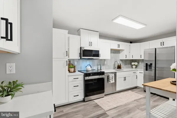 $374,888 | 307 Yoakum Parkway, Unit 706, Alexandria, VA 22304