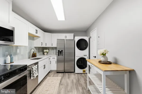 $374,888 | 307 Yoakum Parkway, Unit 706, Alexandria, VA 22304