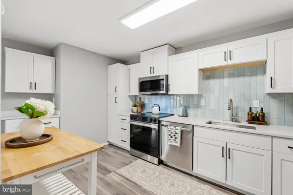 $374,888 | 307 Yoakum Parkway, Unit 706, Alexandria, VA 22304