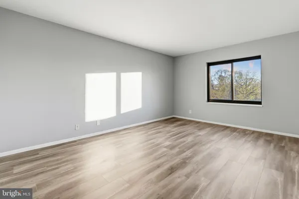 $374,888 | 307 Yoakum Parkway, Unit 706, Alexandria, VA 22304