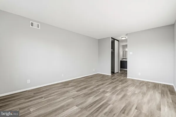 $374,888 | 307 Yoakum Parkway, Unit 706, Alexandria, VA 22304