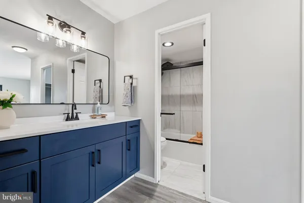 $374,888 | 307 Yoakum Parkway, Unit 706, Alexandria, VA 22304