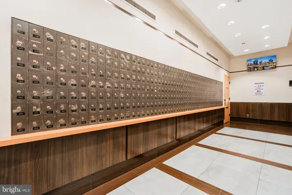 $374,888 | 307 Yoakum Parkway, Unit 706, Alexandria, VA 22304