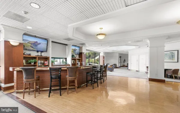 $374,888 | 307 Yoakum Parkway, Unit 706, Alexandria, VA 22304