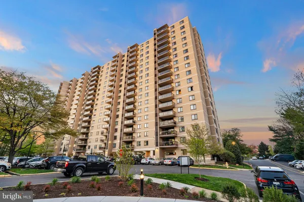 $374,888 | 307 Yoakum Parkway, Unit 706, Alexandria, VA 22304