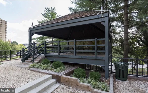 $374,888 | 307 Yoakum Parkway, Unit 706, Alexandria, VA 22304