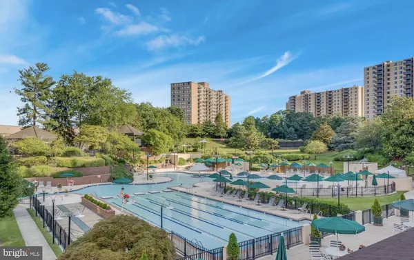 $374,888 | 307 Yoakum Parkway, Unit 706, Alexandria, VA 22304