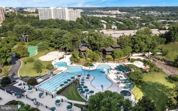 $374,888 | 307 Yoakum Parkway, Unit 706, Alexandria, VA 22304