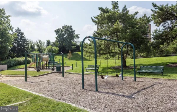 $374,888 | 307 Yoakum Parkway, Unit 706, Alexandria, VA 22304