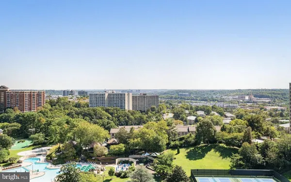 $374,888 | 307 Yoakum Parkway, Unit 706, Alexandria, VA 22304