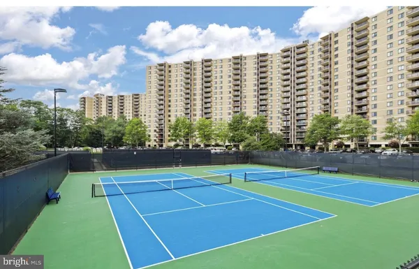 $374,888 | 307 Yoakum Parkway, Unit 706, Alexandria, VA 22304