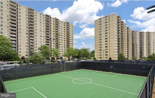 $374,888 | 307 Yoakum Parkway, Unit 706, Alexandria, VA 22304