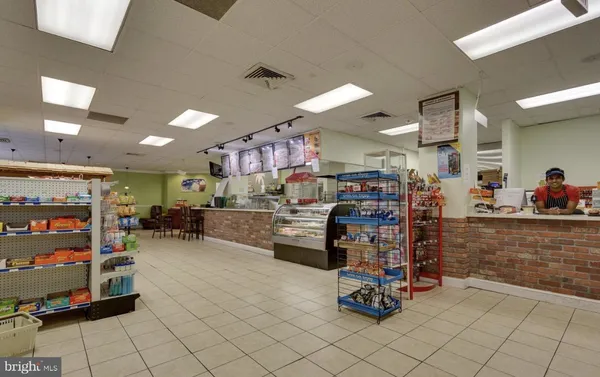 $374,888 | 307 Yoakum Parkway, Unit 706, Alexandria, VA 22304