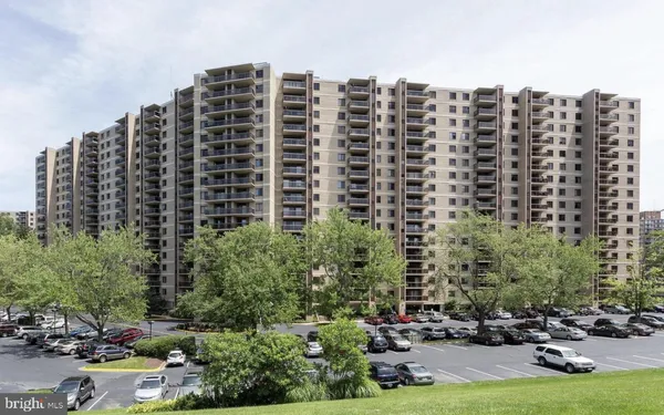$374,888 | 307 Yoakum Parkway, Unit 706, Alexandria, VA 22304