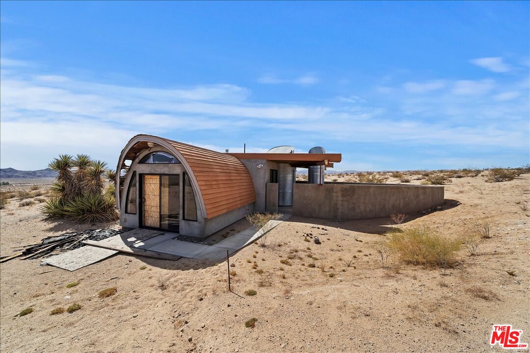 2373 Arizona Avenue Joshua Tree, CA 92252 - Photo 2 of 25