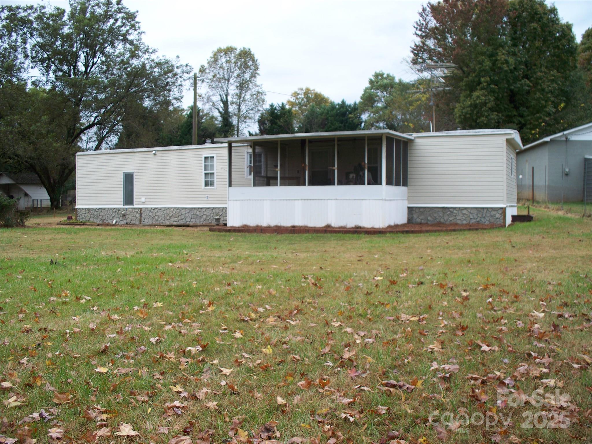 914 Salem Church Road Lincolnton, NC 28092 - Photo 5 of 22 a view of a house with a yard