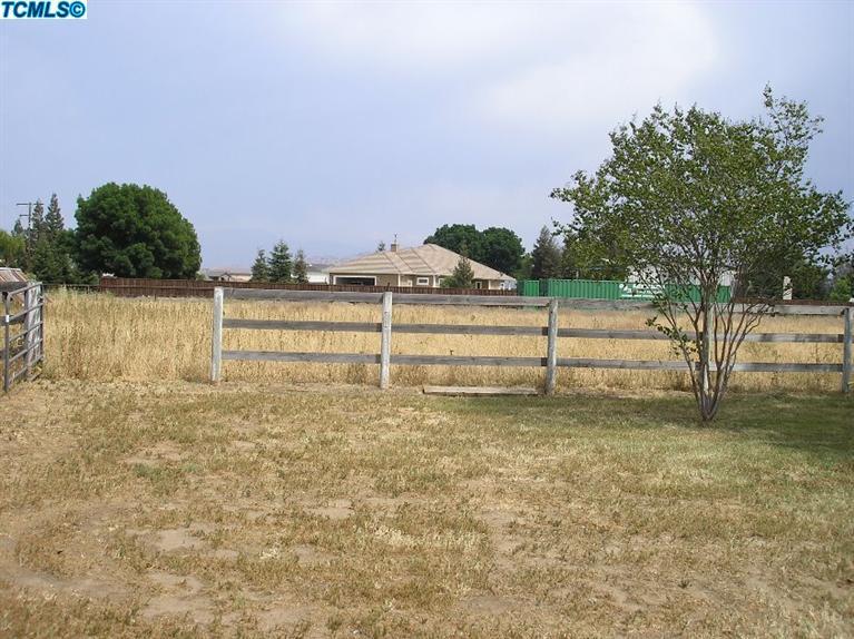 122 South Anderson Road Exeter, CA 93221 - Photo 24 of 26 a view of a pathway with a wrought fence