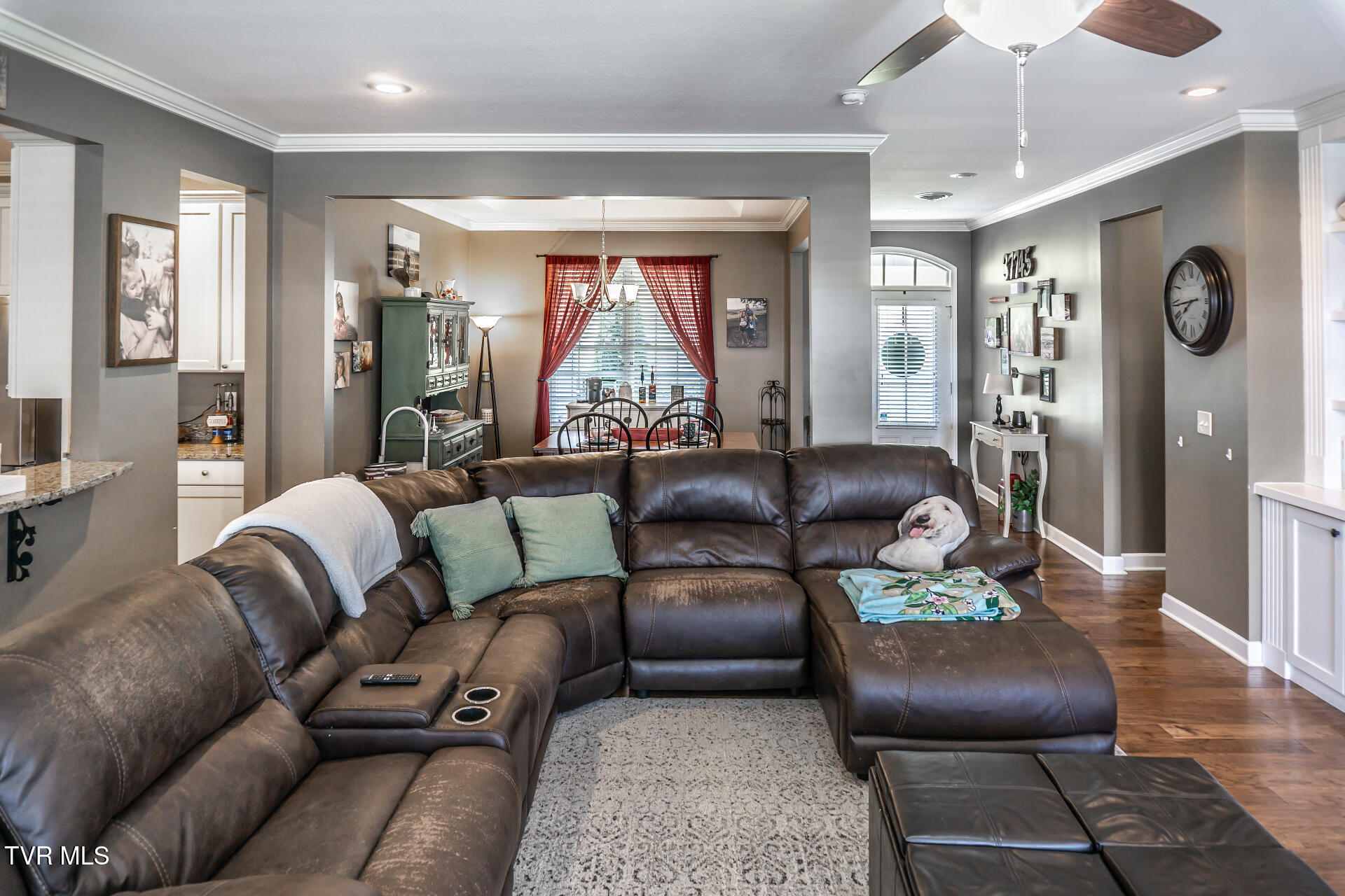 103 Oak Grove Road Greeneville, TN 37745 - Photo 8 of 62 Living room